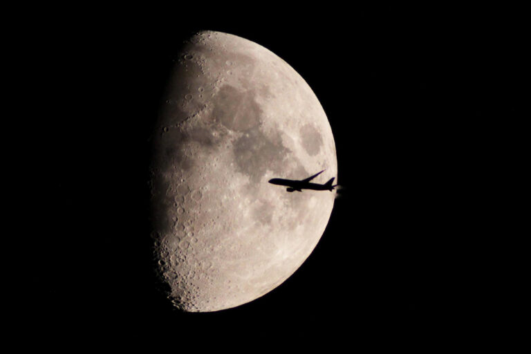 lot na księżyc