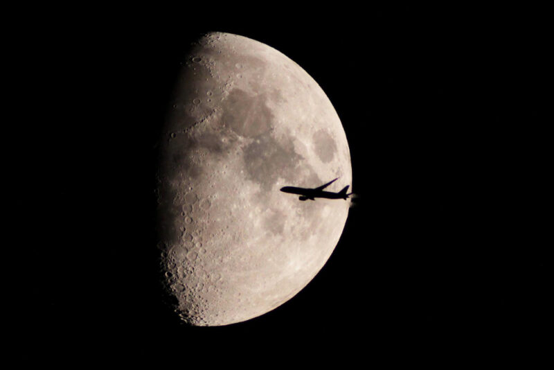 lot na księżyc